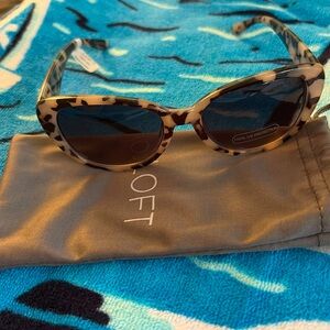 NEW LOFT Cat-eye Tortoiseshell Sunglasses
